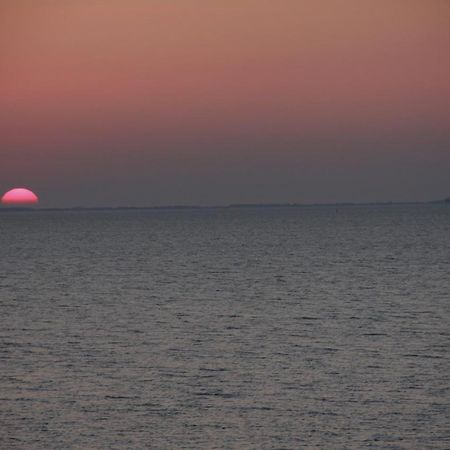 Petit nid à 50m de la plage au coeur de Fouras Esterno foto